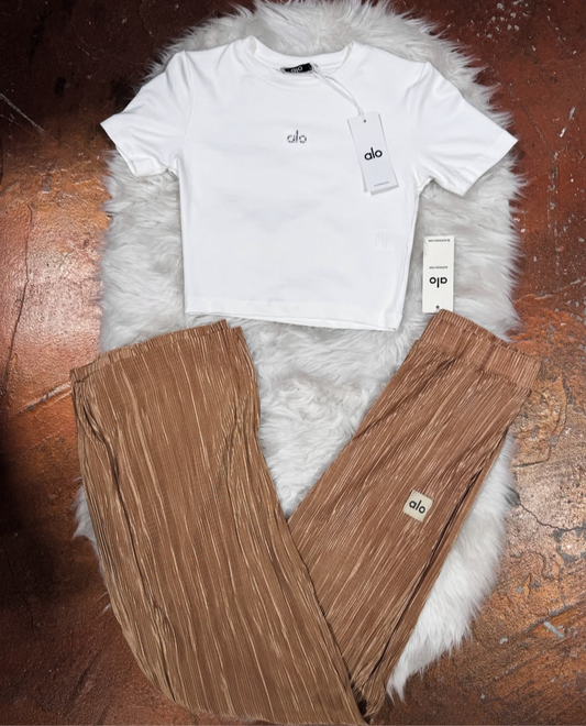 Crop T-Shirt Piliseli Pantolon Takım