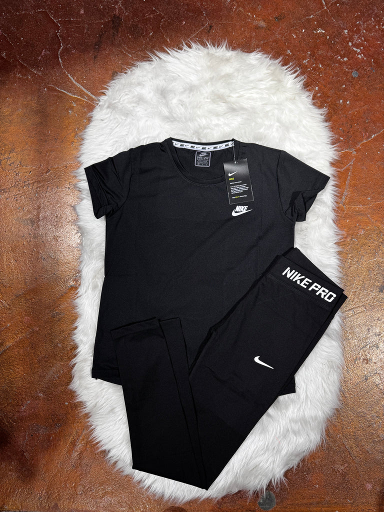 Nike T-Shirt Tayt Takım